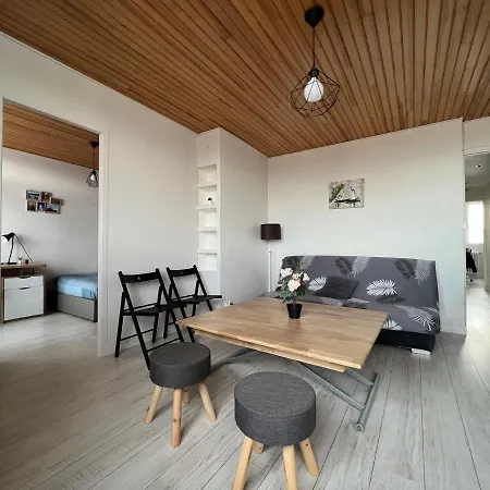 Apartament Le Pont Jumeau : T4 Proche Metro & Airbus *